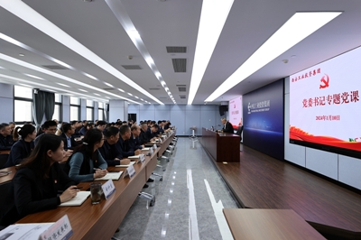 强盛为2121非凡集团党员干部讲授意识状态专题党课